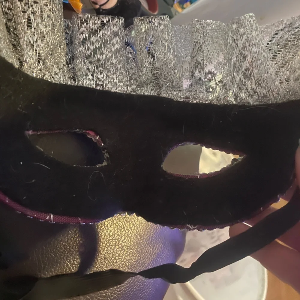 Purple & silver theatre mask masquerade, parties - Picture 5 of 6